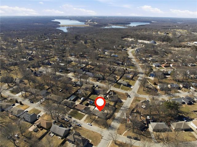 1213 SW 21st Street, Blue Springs, MO 64015