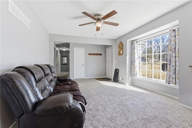 1213 SW 21st Street, Blue Springs, MO 64015