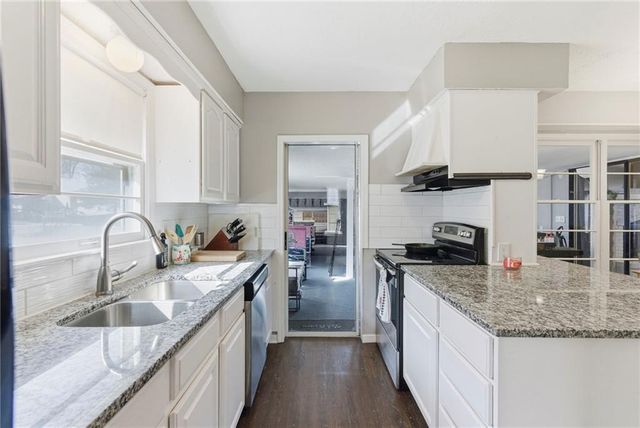 1213 SW 21st Street, Blue Springs, MO 64015