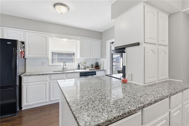 1213 SW 21st Street, Blue Springs, MO 64015