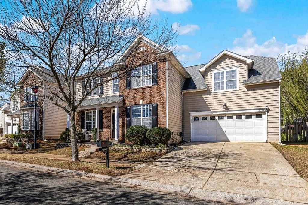 13915 Holly Stream Drive, Huntersville, NC 28078
