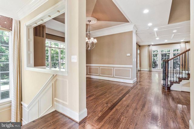 6878 FRASE DR, Falls Church, VA 22043