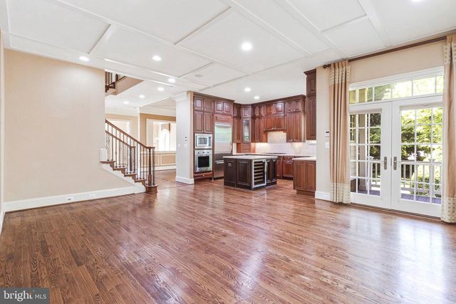 6878 FRASE DR, Falls Church, VA 22043