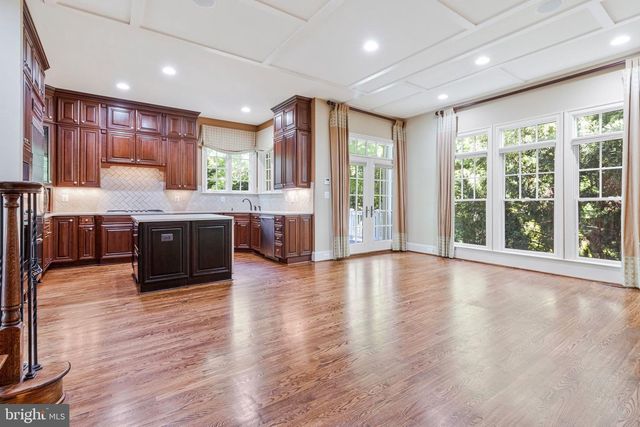 6878 FRASE DR, Falls Church, VA 22043