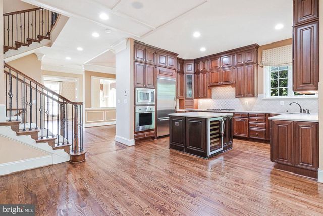 6878 FRASE DR, Falls Church, VA 22043