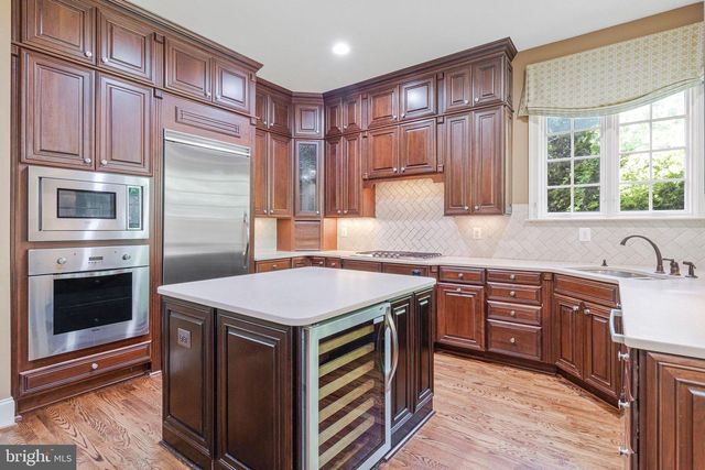 6878 FRASE DR, Falls Church, VA 22043