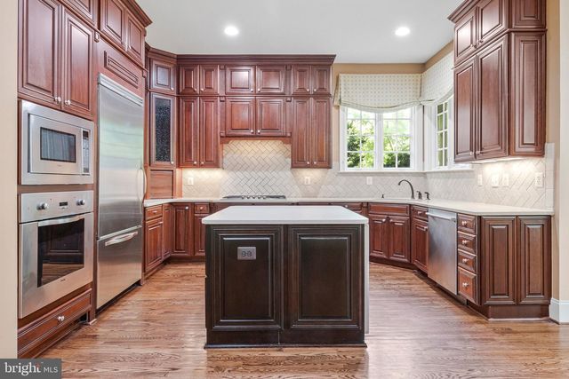 6878 FRASE DR, Falls Church, VA 22043