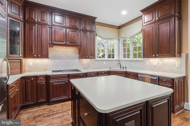 6878 FRASE DR, Falls Church, VA 22043