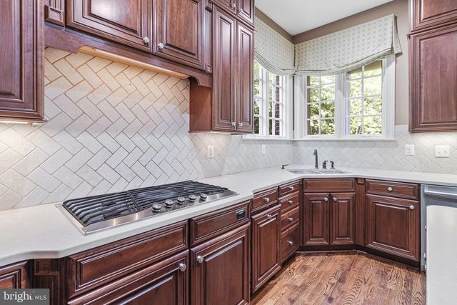 6878 FRASE DR, Falls Church, VA 22043