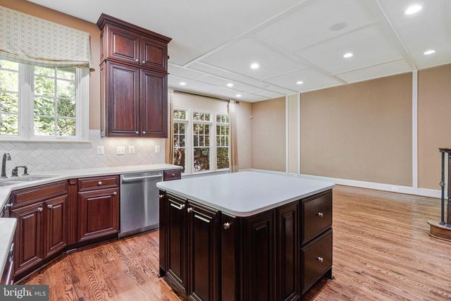 6878 FRASE DR, Falls Church, VA 22043