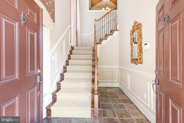 6878 FRASE DR, Falls Church, VA 22043