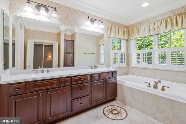 6878 FRASE DR, Falls Church, VA 22043