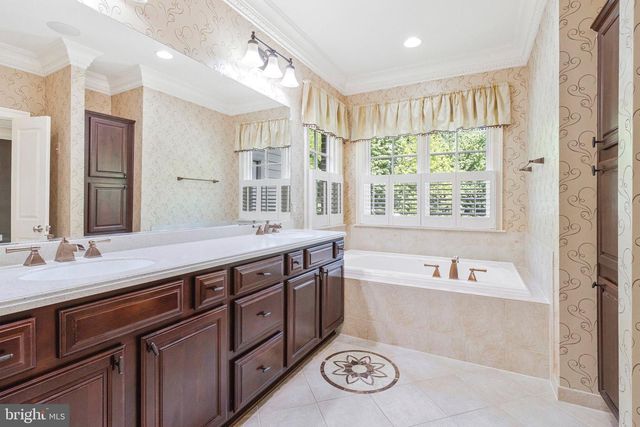 6878 FRASE DR, Falls Church, VA 22043