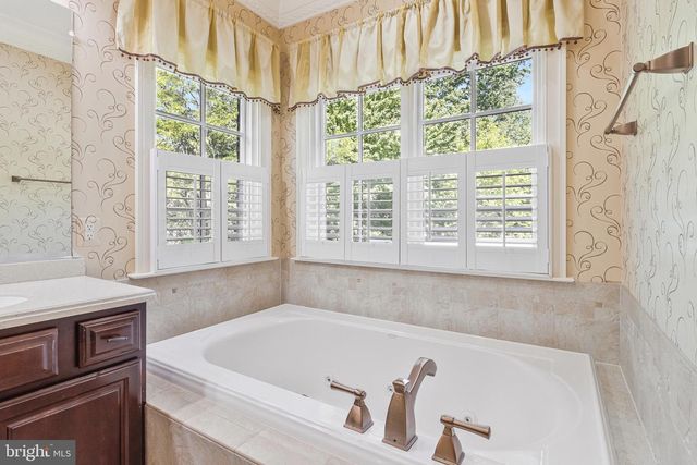 6878 FRASE DR, Falls Church, VA 22043