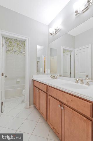 6878 FRASE DR, Falls Church, VA 22043
