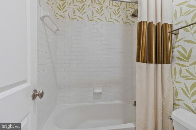 6878 FRASE DR, Falls Church, VA 22043