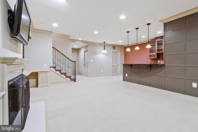 6878 FRASE DR, Falls Church, VA 22043