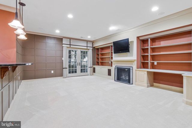 6878 FRASE DR, Falls Church, VA 22043