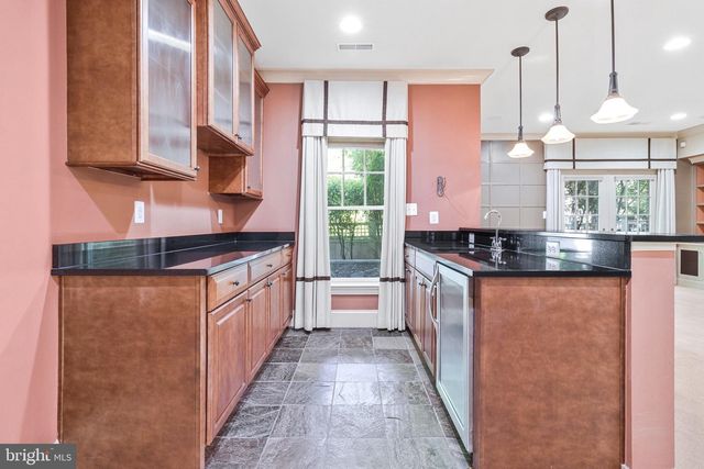 6878 FRASE DR, Falls Church, VA 22043