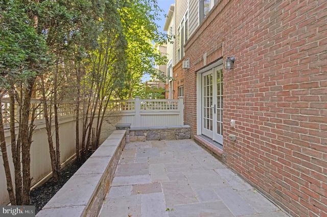 6878 FRASE DR, Falls Church, VA 22043