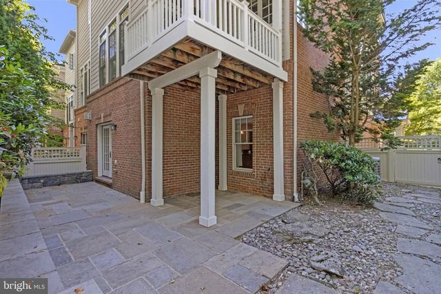 6878 FRASE DR, Falls Church, VA 22043