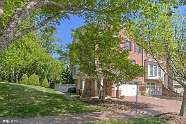 6878 FRASE DR, Falls Church, VA 22043