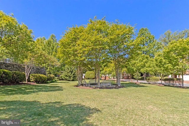 6878 FRASE DR, Falls Church, VA 22043