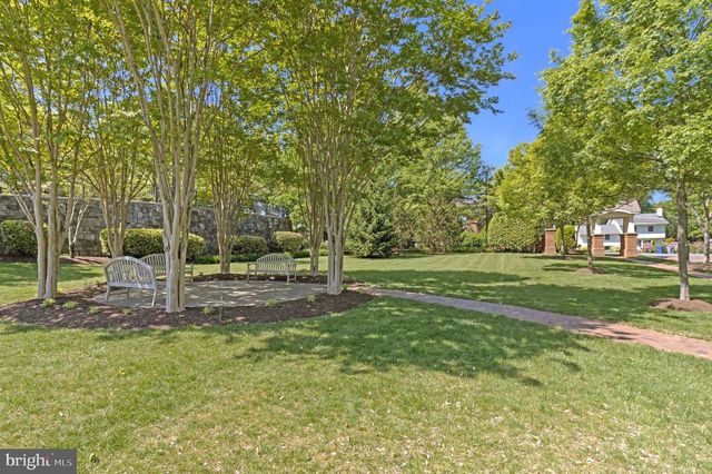 6878 FRASE DR, Falls Church, VA 22043