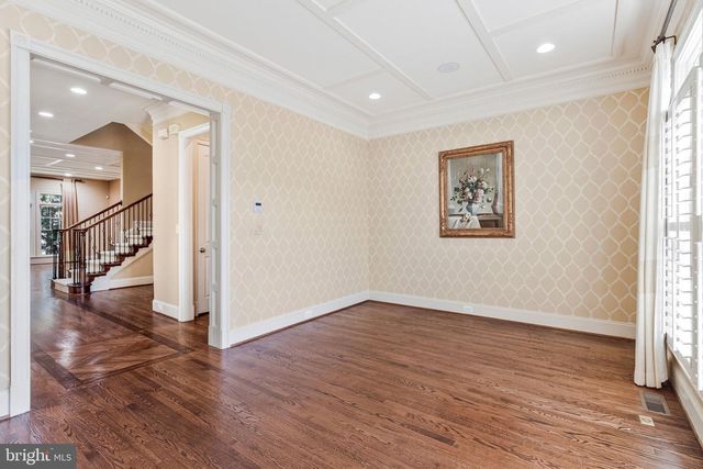 6878 FRASE DR, Falls Church, VA 22043