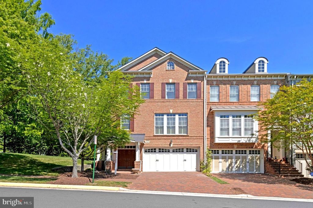 6878 FRASE DR, Falls Church, VA 22043
