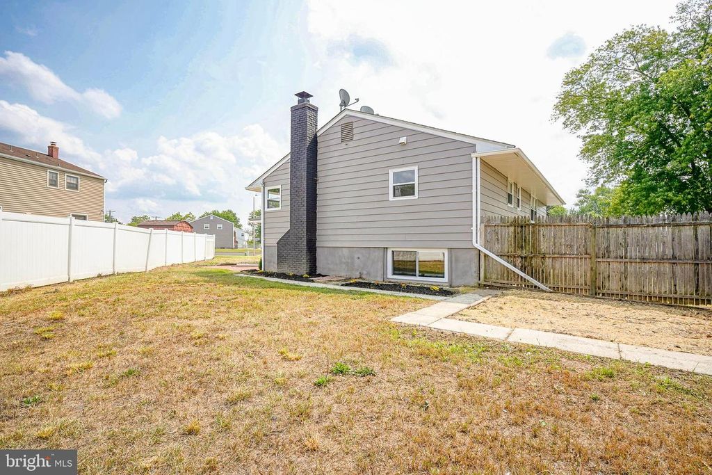2 SPINNING WHEEL LN, Clementon, NJ 08021