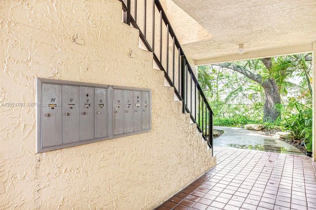 9107 SW 137th Ter 1-4, Miami, FL 33176
