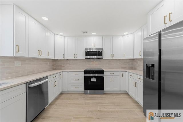 66 Essex Road 66B, Monroe, NJ 08831
