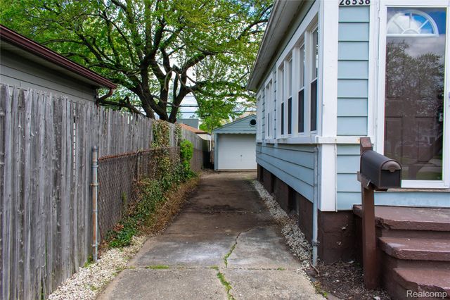 26536 Dartmouth Street, Madison Heights, MI 48071