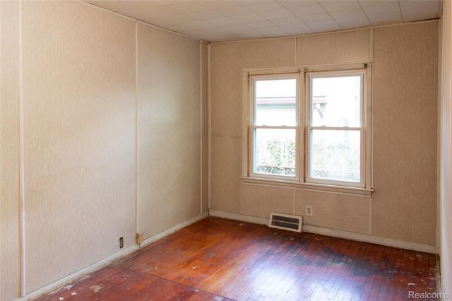 26536 Dartmouth Street, Madison Heights, MI 48071