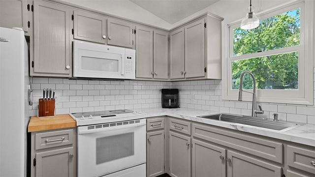 4583 Sutton Place, Grandville, MI 49418
