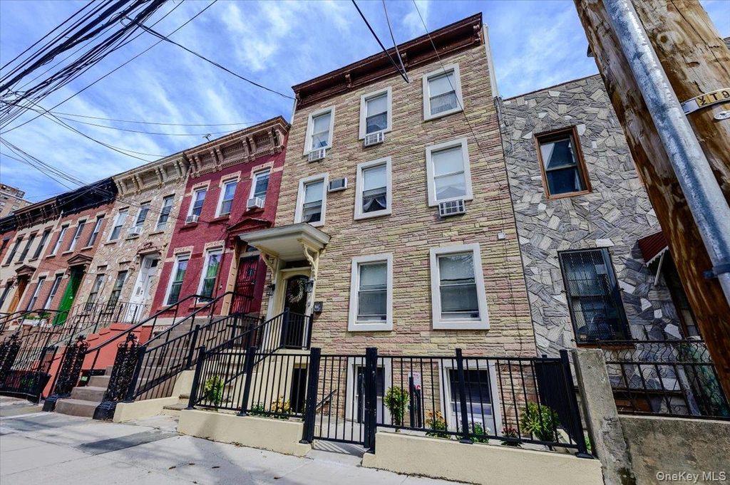 439 E 143 Street E, Bronx, NY 10454 — photo 2