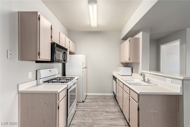 7413 West RUSSELL Road 254, Las Vegas, NV 89113