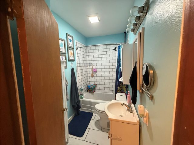 430 CHAUTAUQUA Boulevard, Erie, PA 16511