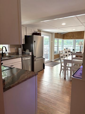 93 E Huntress Pond Road, Barnstead, NH 03225