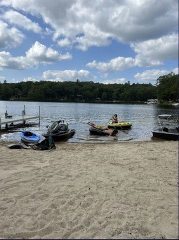 93 E Huntress Pond Road, Barnstead, NH 03225