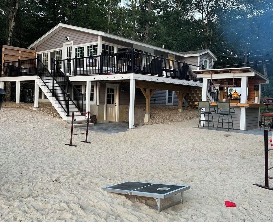 93 E Huntress Pond Road, Barnstead, NH 03225