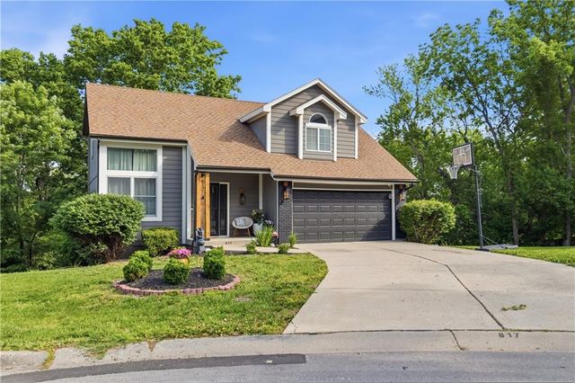 817 NW Golden Court, Blue Springs, MO 64015