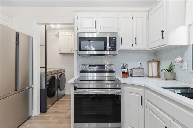 817 NW Golden Court, Blue Springs, MO 64015
