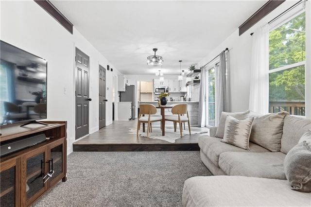 817 NW Golden Court, Blue Springs, MO 64015