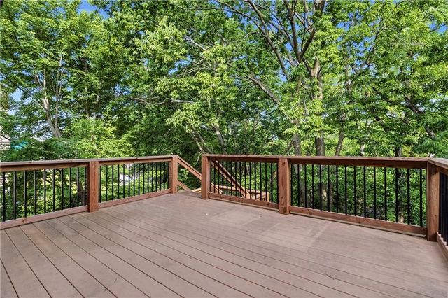 817 NW Golden Court, Blue Springs, MO 64015