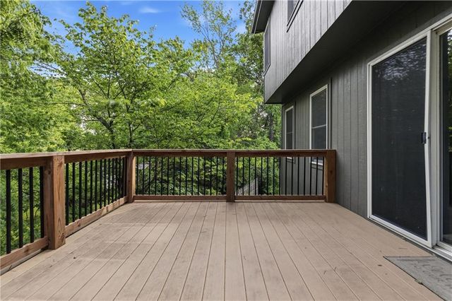 817 NW Golden Court, Blue Springs, MO 64015