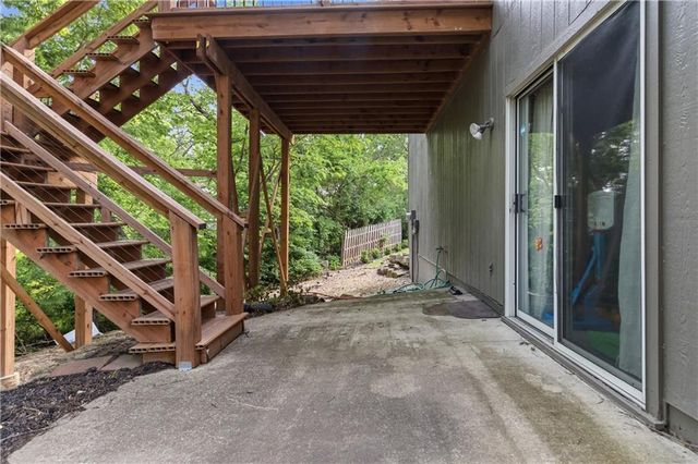 817 NW Golden Court, Blue Springs, MO 64015