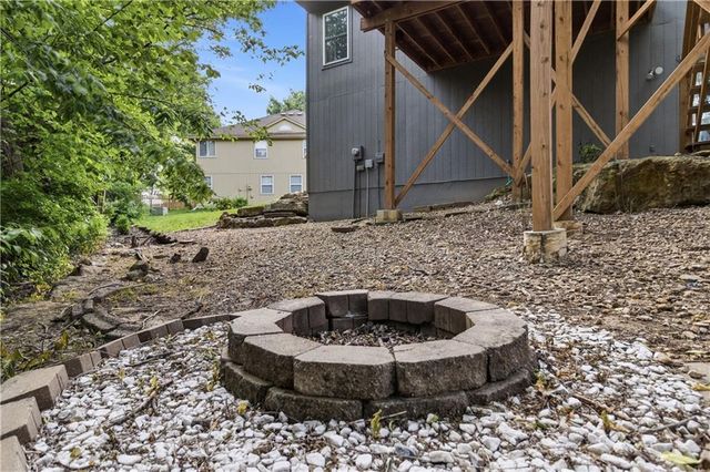817 NW Golden Court, Blue Springs, MO 64015