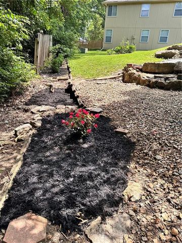 817 NW Golden Court, Blue Springs, MO 64015